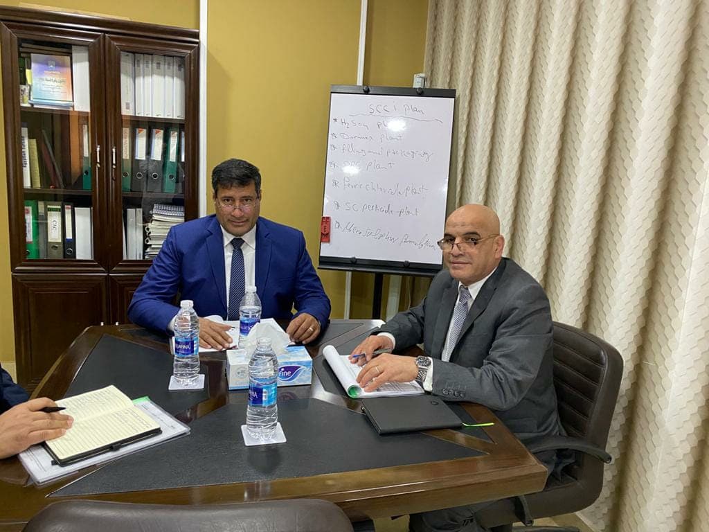 جانب من اجتماعات العمل داخل الشركة